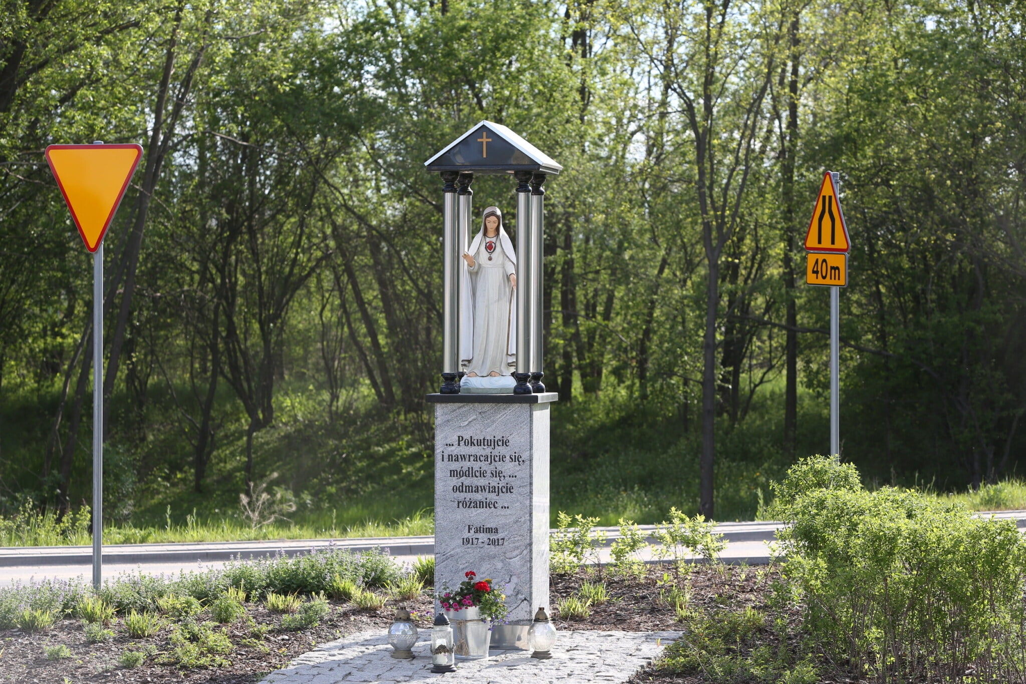 Kapliczka w Nadwiślu i o wawerskich kapliczkach