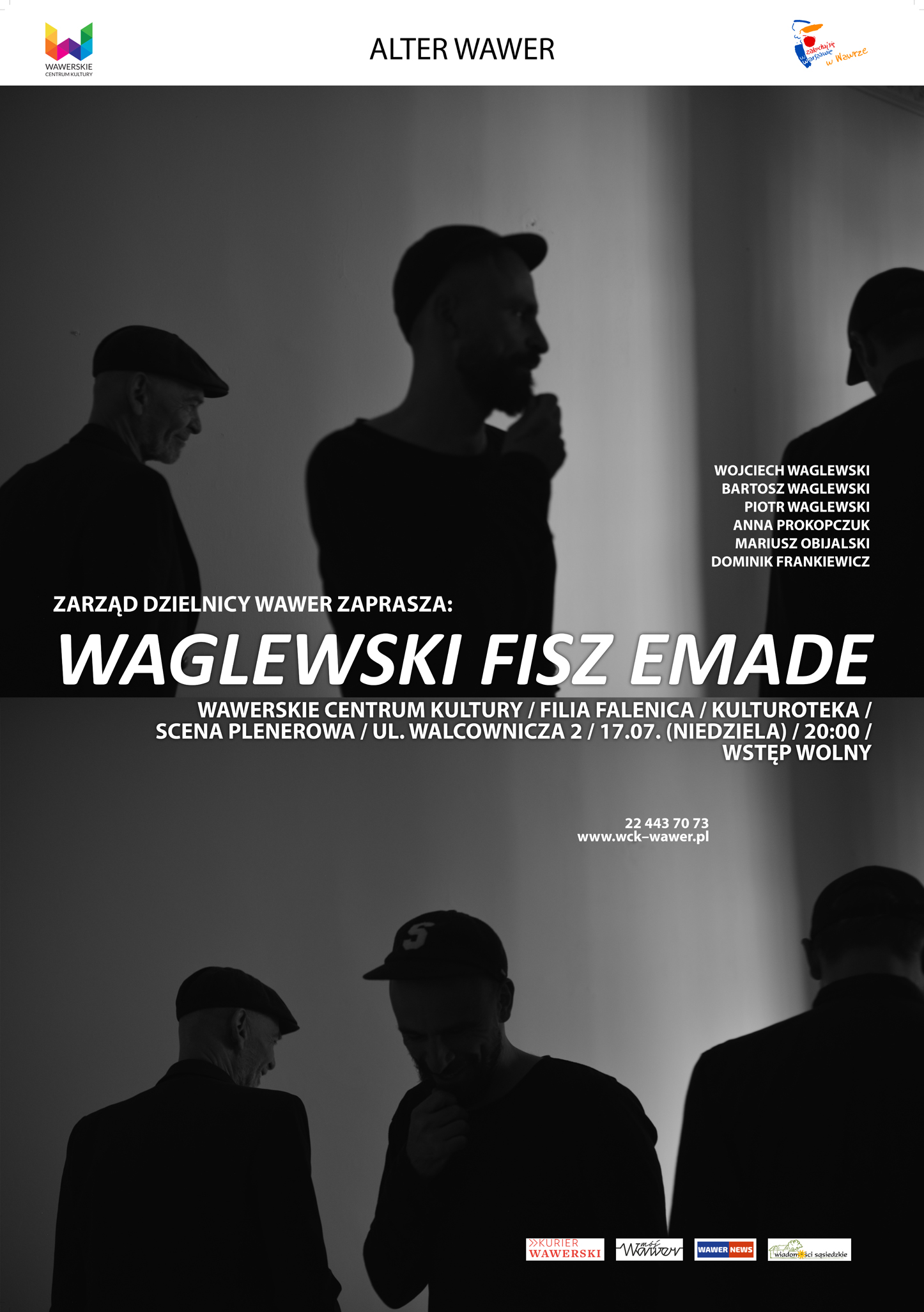 cienie trzech mężczyzn z mikrofonem