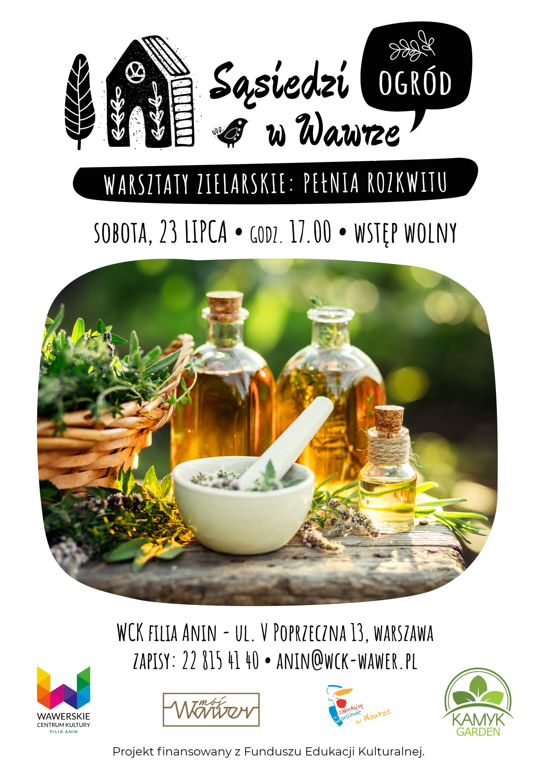 zioła w misce, z karafkami z olejami na stole